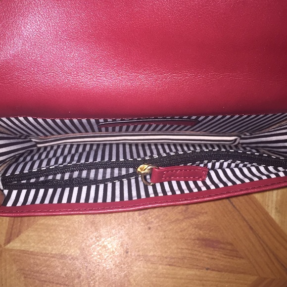 little clutch style strap bag - Picture 2 of 6